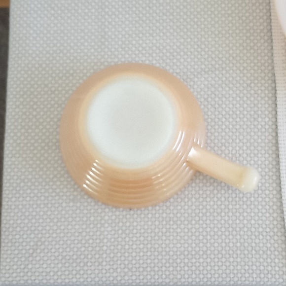 Vintage FireKing peach Lustre beehive bowl and 2 pie plates - Picture 2 of 4